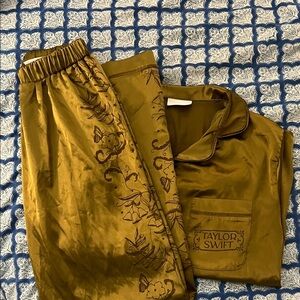 Taylor Swift Gold Fearless pajamas